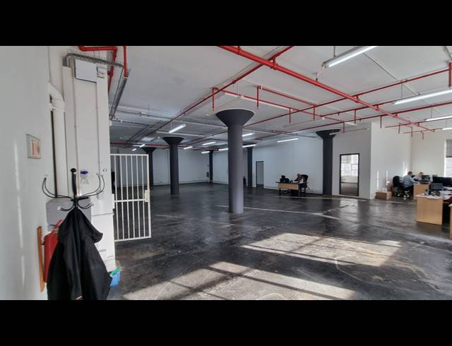 506M² BUSINESS TO LET IN WOODSTOCK